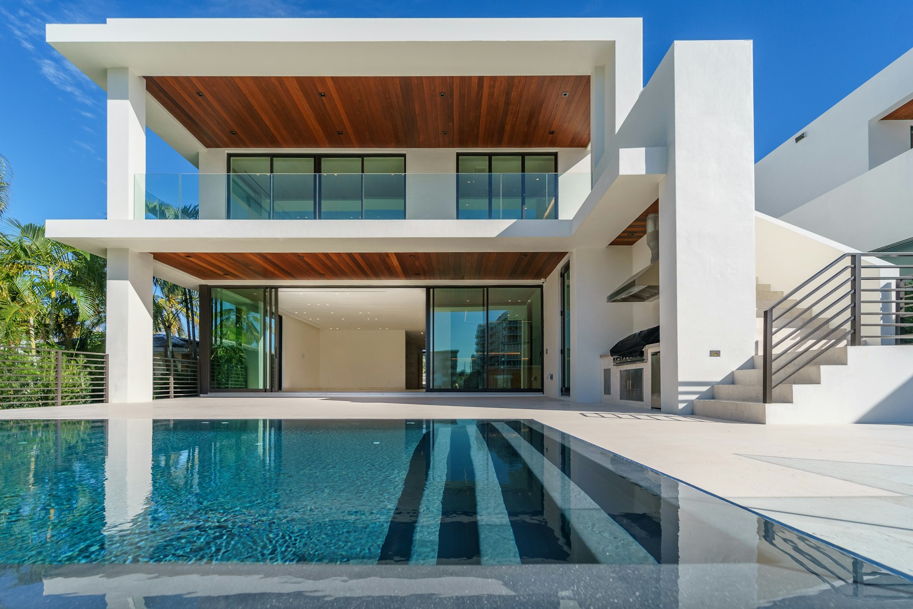Private villa with pool in Australia